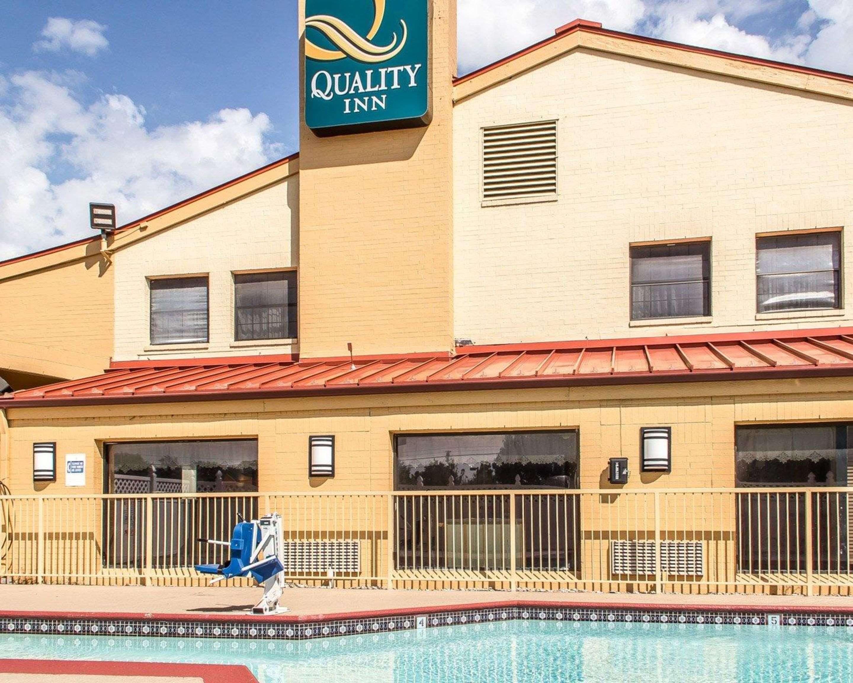 Quality Inn Tulsa Central Exterior foto