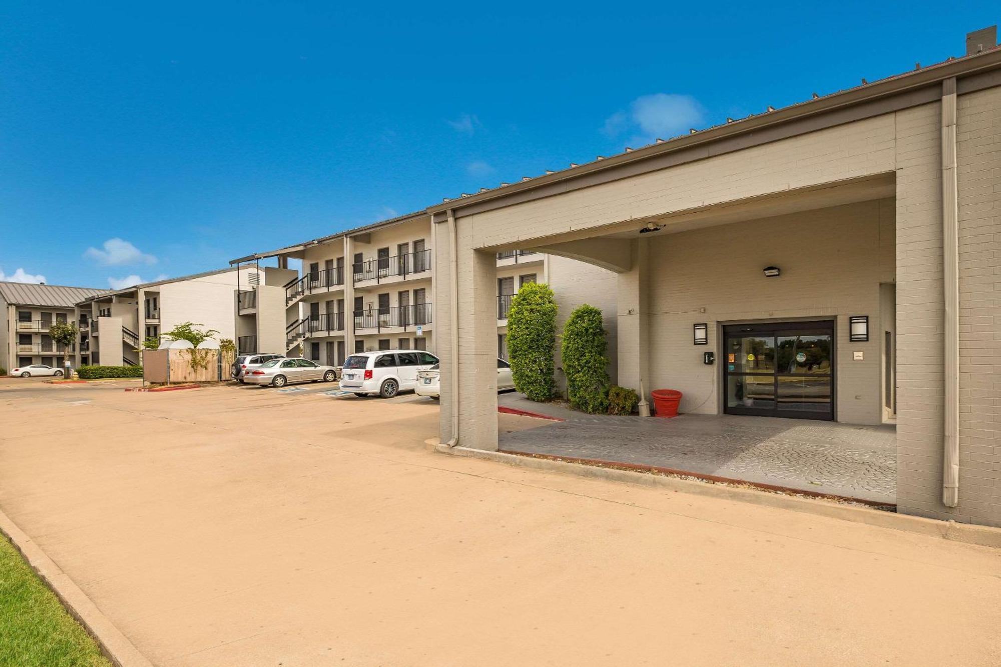 Quality Inn Tulsa Central Exterior foto